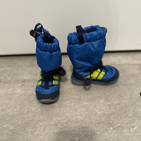 Gently used Stride Rite winter boots size 5 toddler - Picture 1 of 3